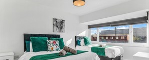 3 bedrooms, iron/ironing board, free Internet, bed sheets