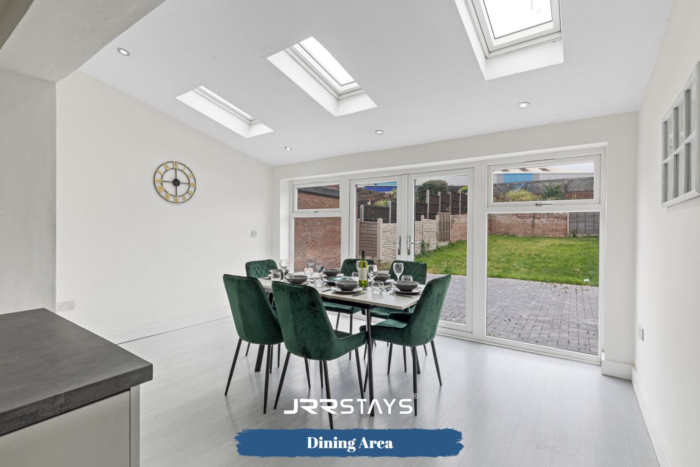 JRR Stays - West Midlands - Tipton - DY4 With Parking