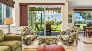 Condo, 3 Bedrooms | Living room