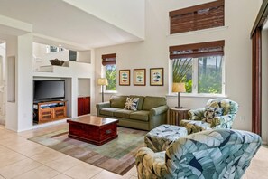 Condo, 3 Bedrooms | Living room