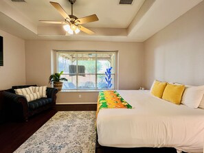 5 bedrooms, desk, iron/ironing board, travel cot