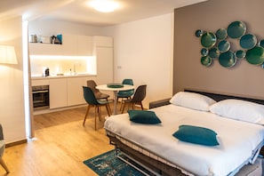42-inch Smart TV with digital channels, TV, fireplace - Aurelia Antica Suites & Apartments (Rome)