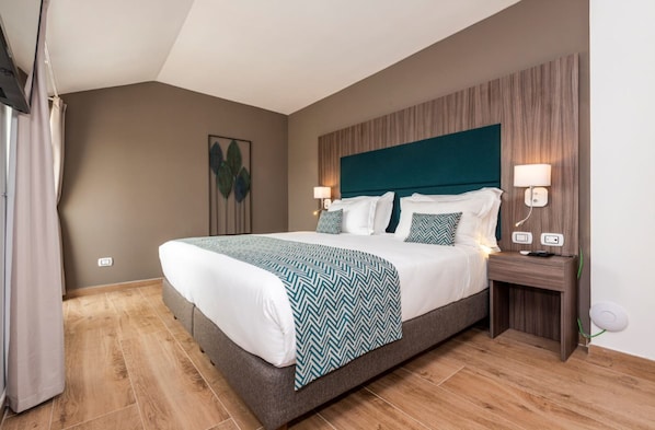 1 bedroom, down duvets, individually decorated, individually furnished - Aurelia Antica Suites & Apartments (Rome)