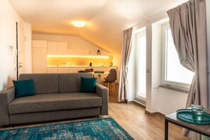 Full-sized fridge, oven, stovetop, dishwasher - Aurelia Antica Suites & Apartments (Rome)