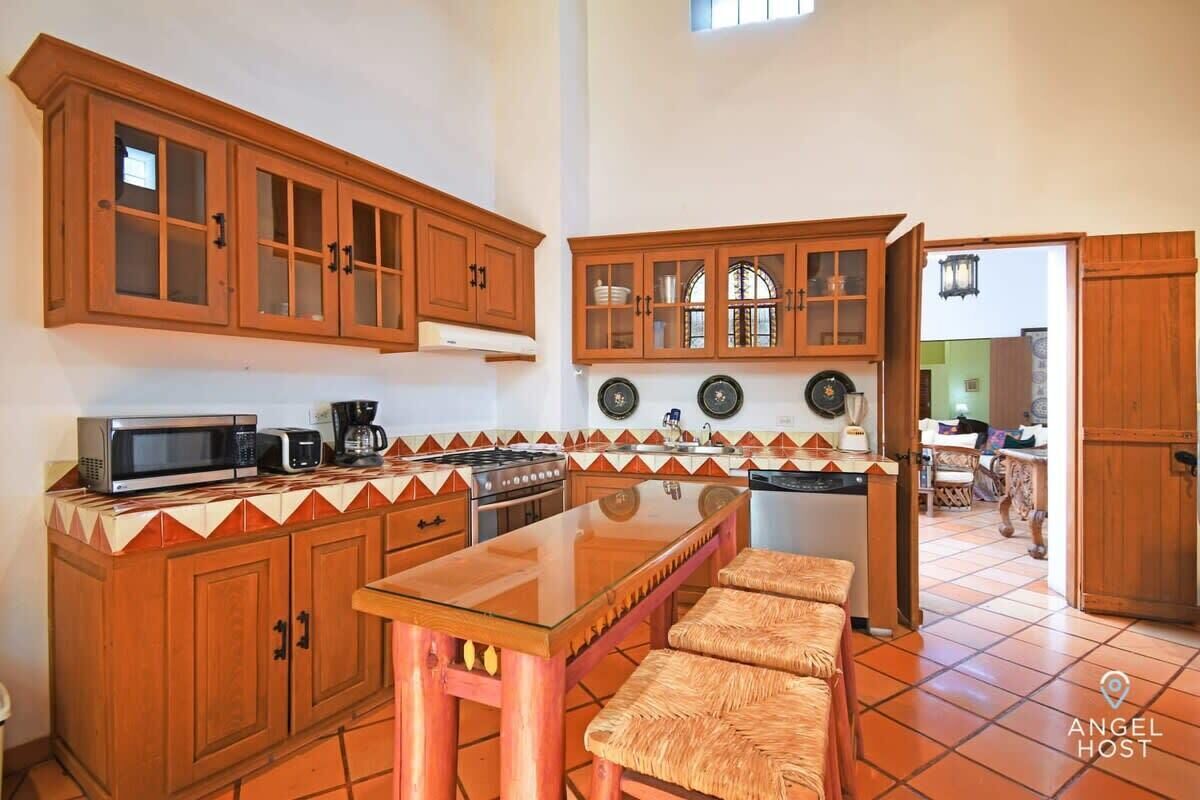 冰箱、微波炉、烤箱、炉灶