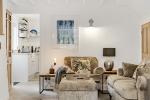 Smart TV, fireplace, stereo - Perfect for a Cornish getaway, Jade cottage is a charming cosy cottage. (St Agnes)