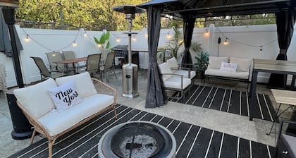Cozy Oasis Mins to NYC Private Backyard Fireplace Grill Firepit
