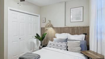 4 bedrooms, desk, iron/ironing board, free WiFi