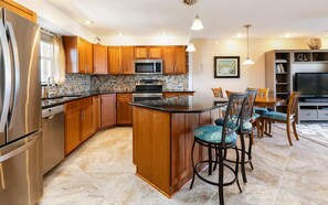 Fridge, microwave, oven, stovetop - Ocean front paradise, 6th story balcony ocean view (Tavernier)
