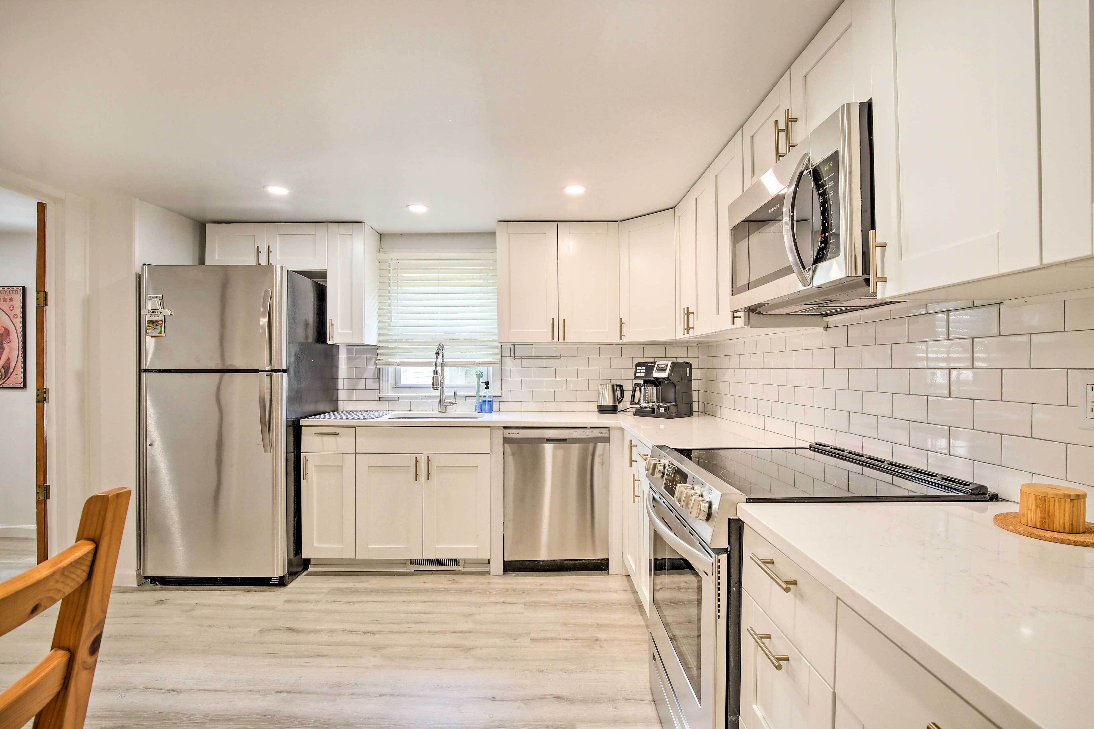 Charming Home ~ 6 Mi to Downtown New Haven!