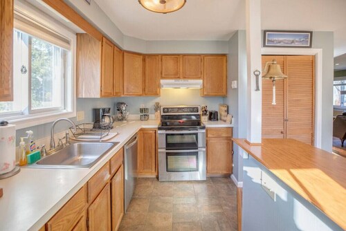 Condo with Offsite Amenities- Walk to Breweries!