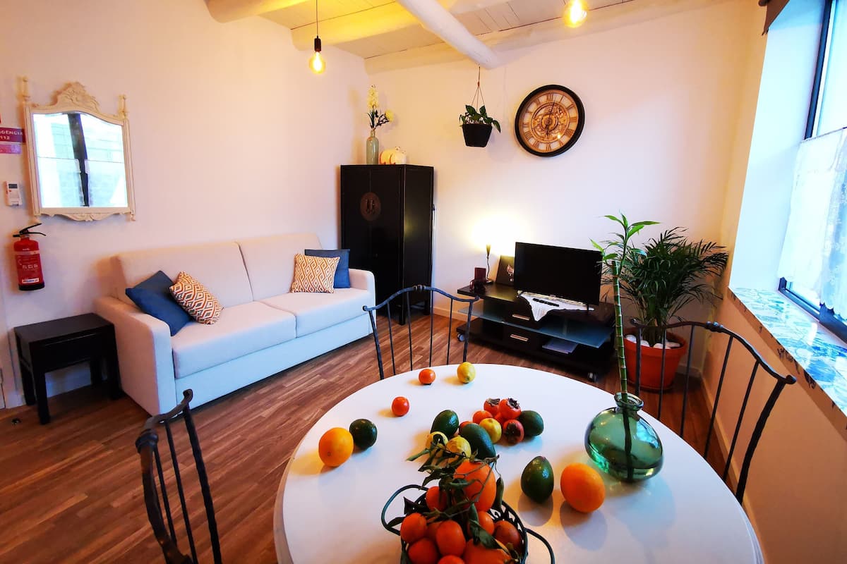 Appartamento City | Area soggiorno | Smart TV 30 cm con canali via cavo, TV, Netflix