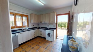 Refrigerador, microondas, horno y lavavajillas