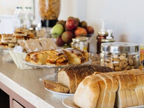 Free daily buffet breakfast  - Belambra Hotel Tignes « Le Diva » - B&B (Tignes)
