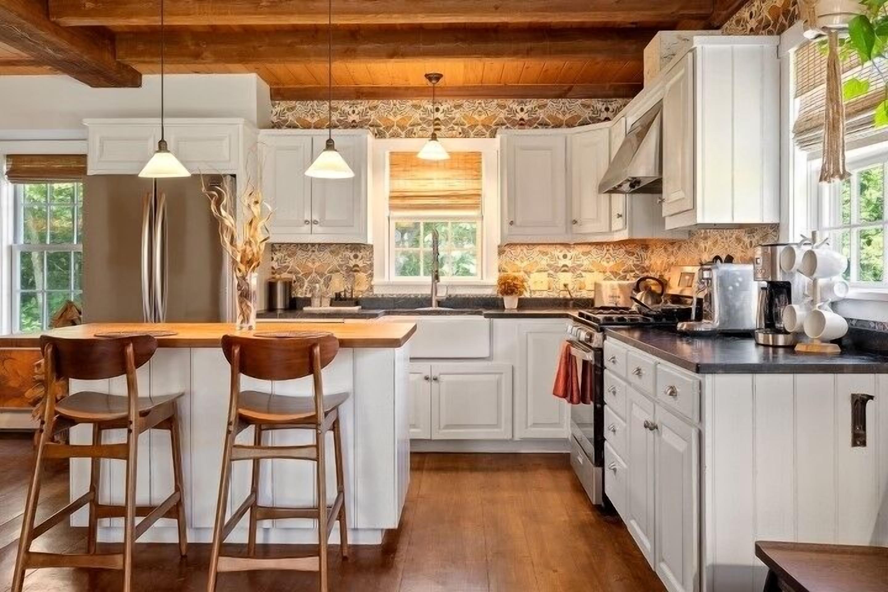 Nature Abounds - Little Red Cape in Barnard, 20 minutes to Woodstock