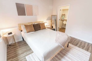 2 soverom, strykejern/-brett, reiseseng for barn og wi-fi