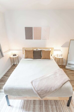 2 bedrooms, iron/ironing board, travel cot, WiFi