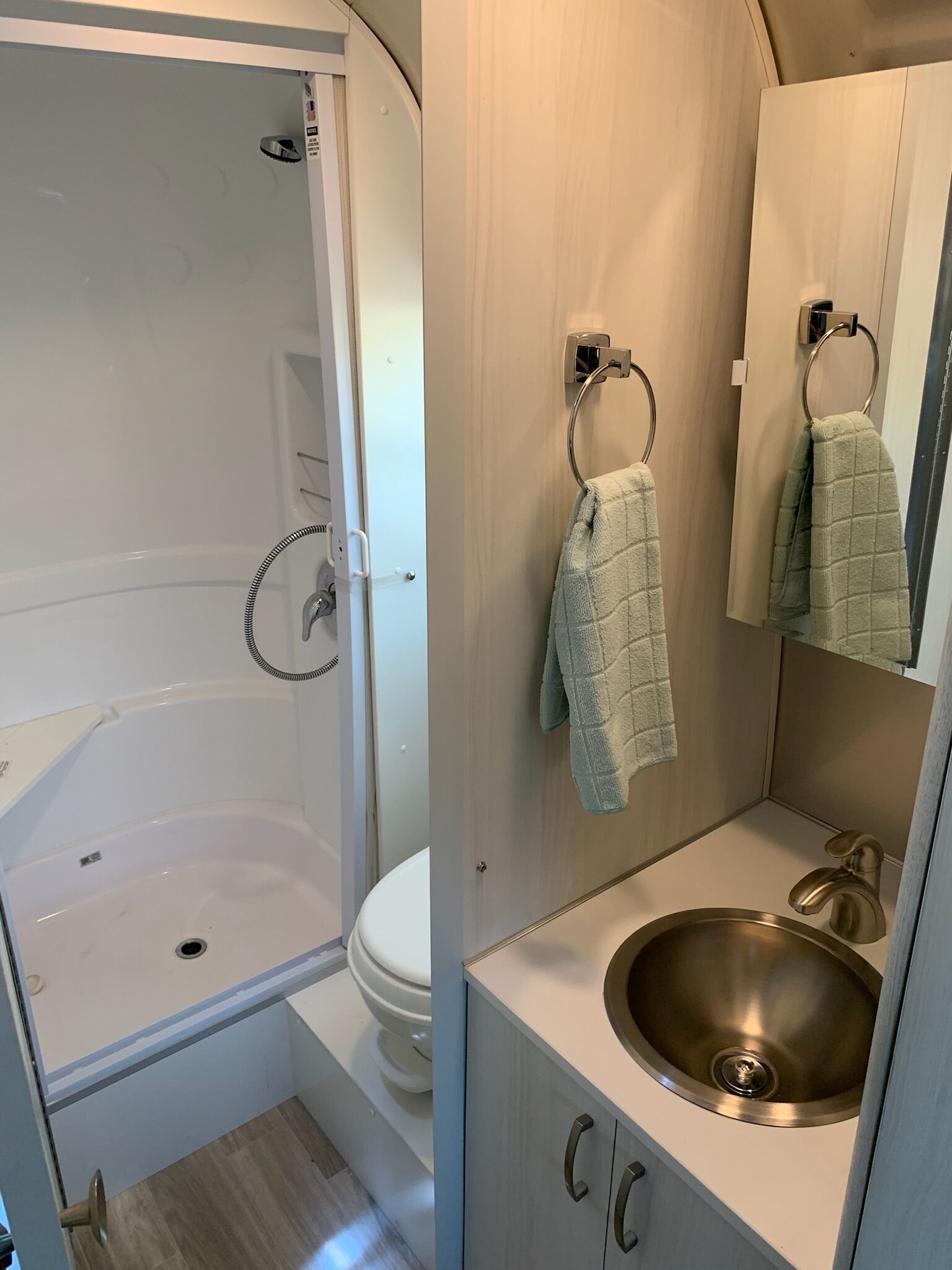 Airstream in Desert Oasis w/ HOT TUB