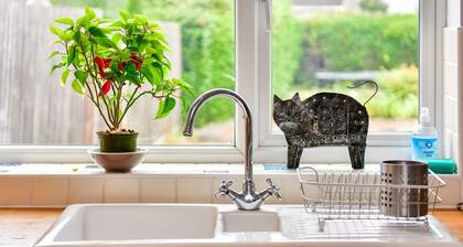 Pass the Keys | Spacious 4 Bedroom home with Parking Garden