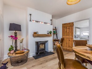 Interior - Delightful 2 Bed House a Stones Throw From Beach - Pass the Keys (Bognor Regis)