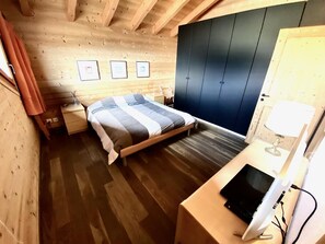 4 bedrooms, WiFi, bed sheets
