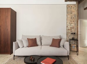 TV, offices - 46heima // 05–Big Loft Apt. at the best location (Reykjavík)