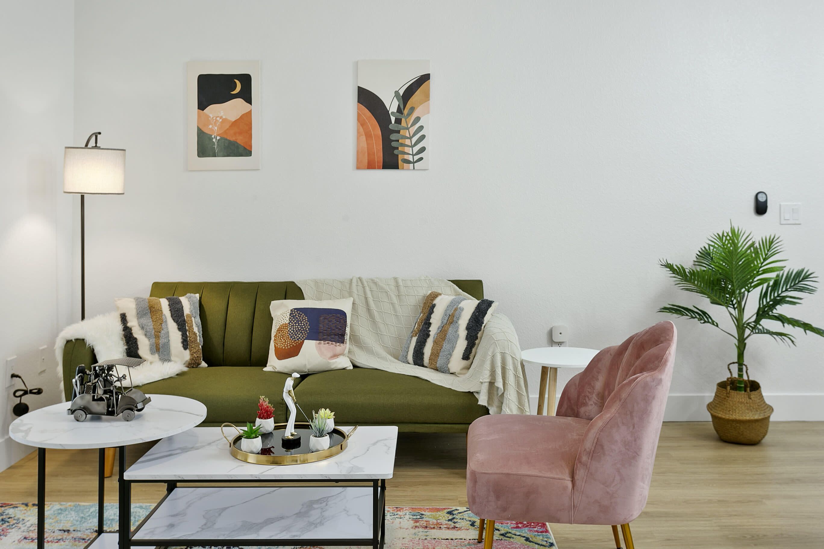 CozySuites Glendale by the stadium w/ pool! 07