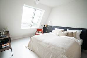 L Studio | Hypo-allergenic bedding, desk, laptop workspace, free WiFi