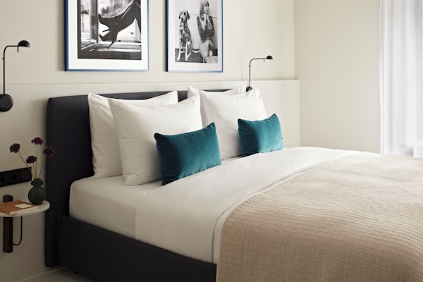 Premium bedding, individually decorated, individually furnished, desk