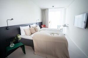 M Studio | Hypo-allergenic bedding, desk, laptop workspace, free WiFi