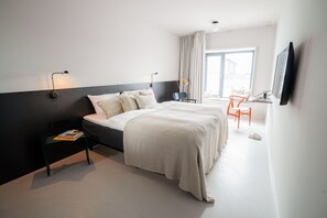 S Studio | Hypo-allergenic bedding, desk, laptop workspace, free WiFi