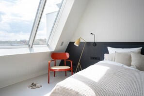 Hypo-allergenic bedding, desk, laptop workspace, free WiFi