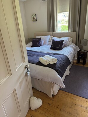 2 室のベッドルーム、アイロン / アイロン台、WiFi (無料)、ベッドシーツ