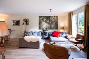 TV - L'Alérion - Two Bedroom House, Sleeps 6 (Nancy)