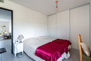 2 bedrooms, iron/ironing board, free WiFi