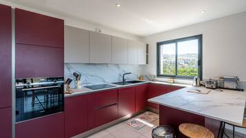 Réfrigérateur, micro-ondes, four, lave-vaisselle