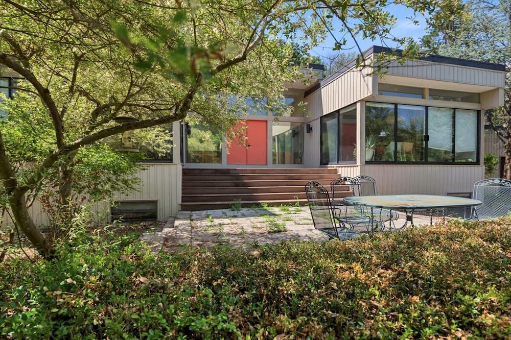 Modern Villa with private pond near Legoland and Delaware River.