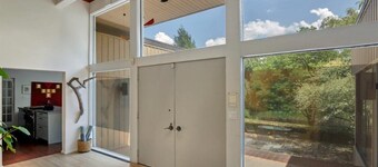 Modern Villa with private pond near Legoland and Delaware River. 