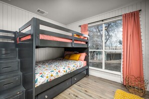 2 slaapkamers, een strijkplank/strijkijzer, wifi, beddengoed