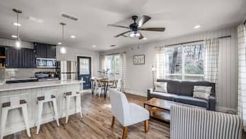 Een televisie en een kantoor