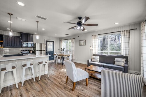 River Access | Fire Pit | BBQ | Deck | Sleeps 8