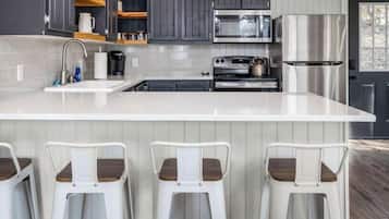 冰箱、微波炉、烤箱、炉灶