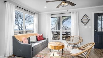 Een televisie en een kantoor