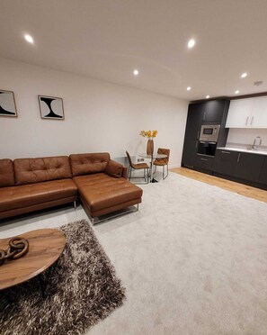 Living area - Lux 1 Bed Flat In The Heart Of Rochester (Rochester)