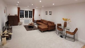 Doppelzimmer | Wohnbereich | Fernseher