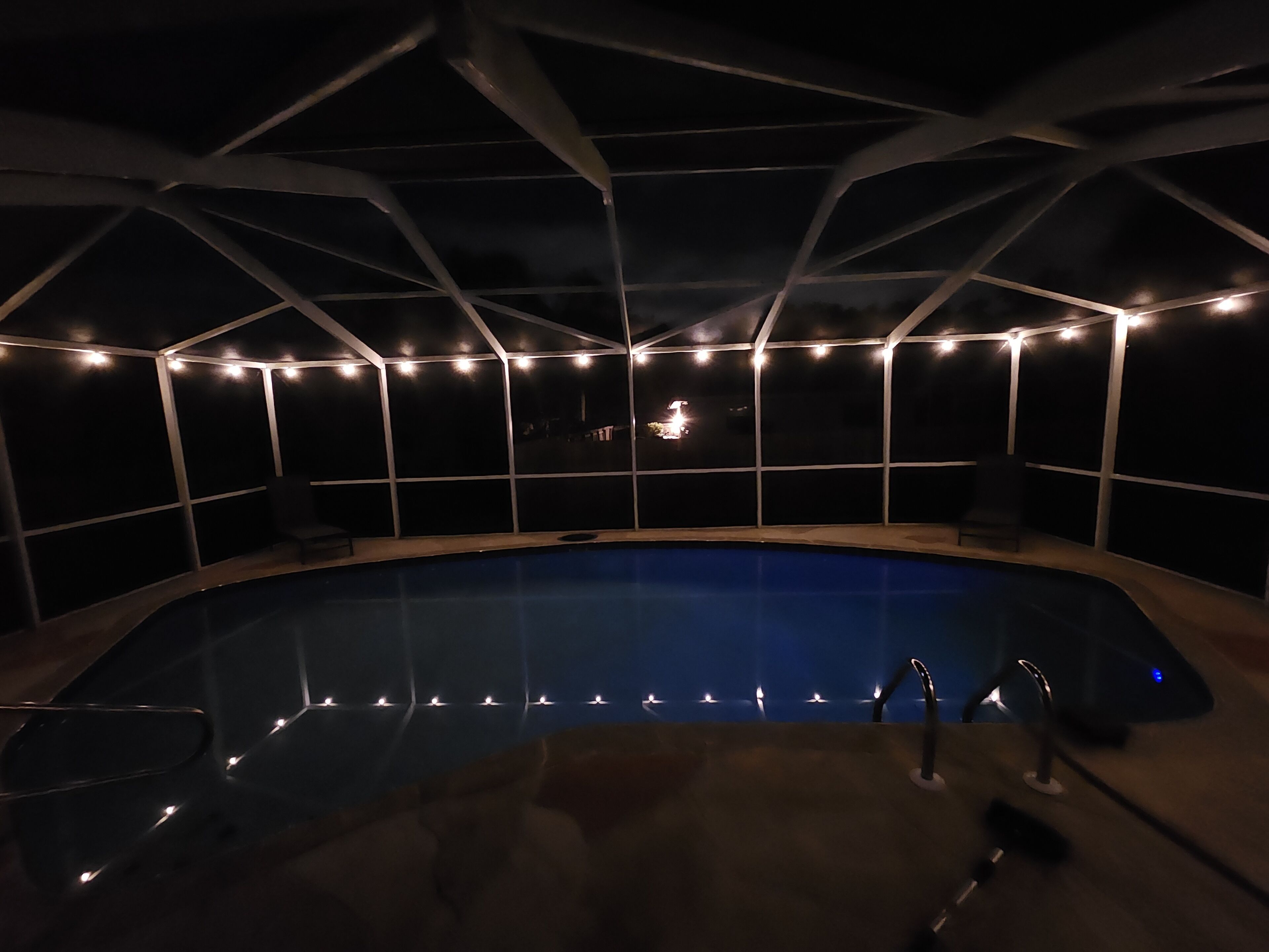 室外游泳池，恒温泳池