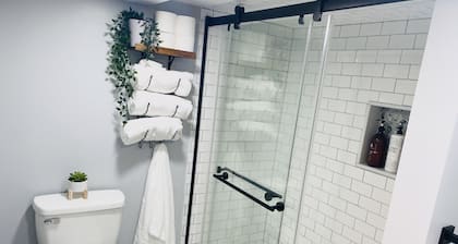 Stylish & Spacious Princeton Basement Apt w/ King Bed, Private Entrance