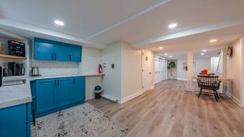 Frigorífic, microones, forn i placa de cuina