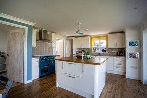 Dishwasher, cookware/dishes/utensils