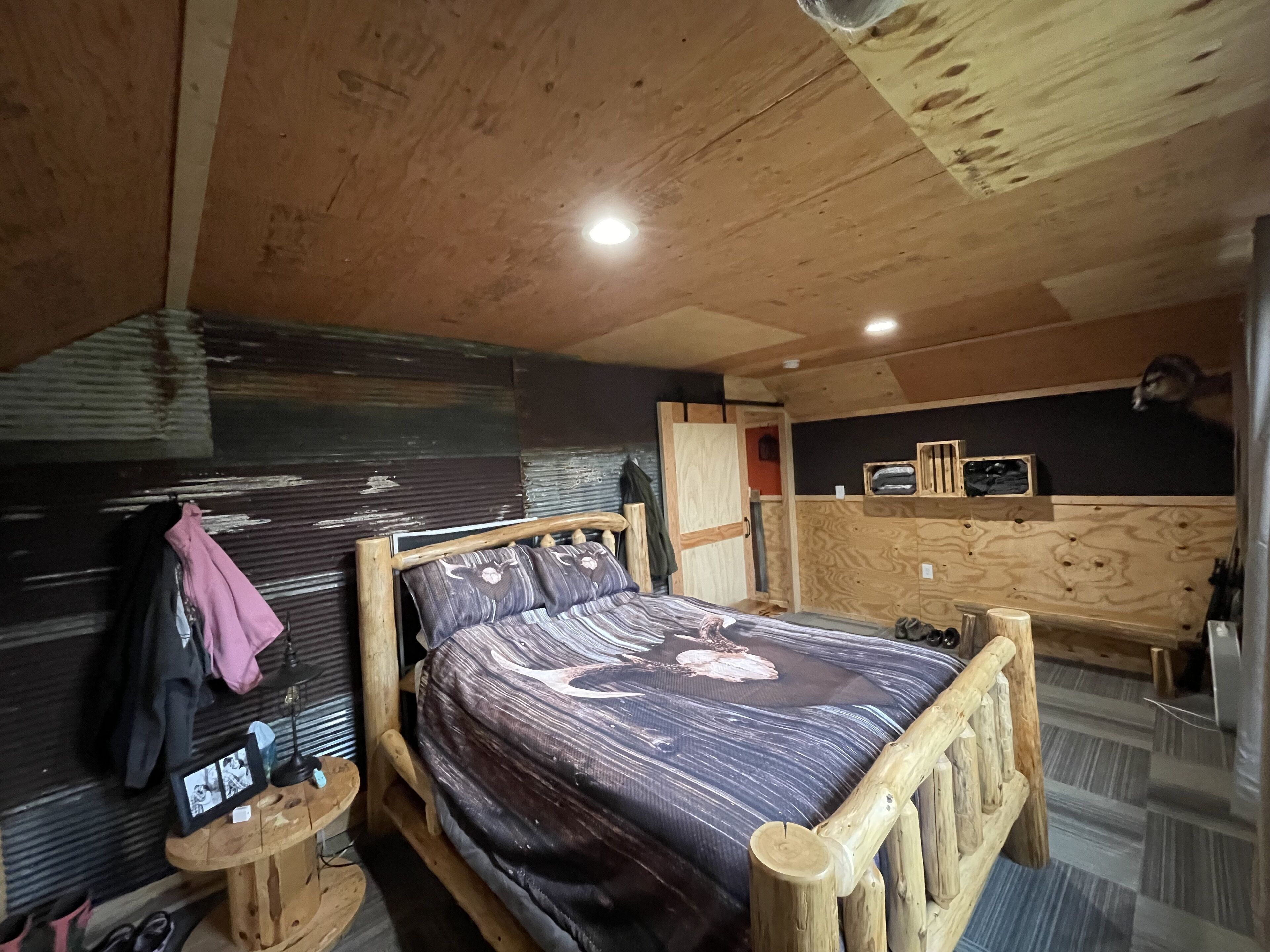 Hill Top Cabin W/ drive out snowmobiling and ATV riding. 